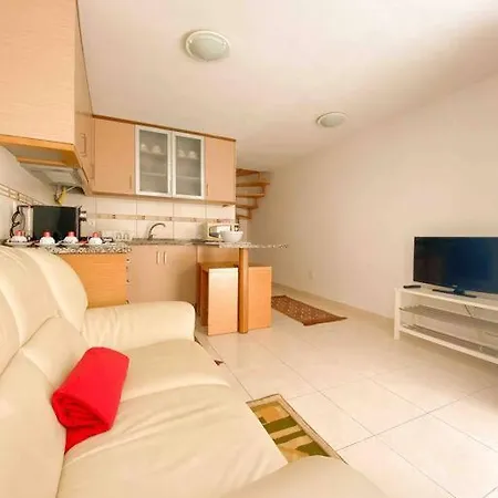 Small House By The Beach בית נופש *
